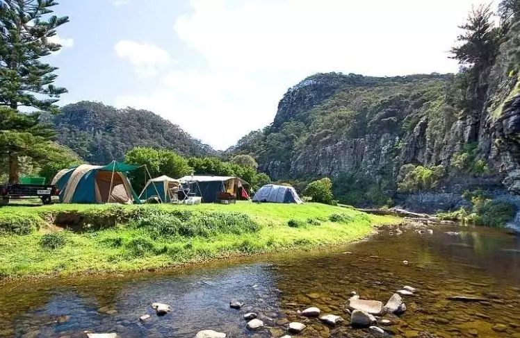 how to find free river camping