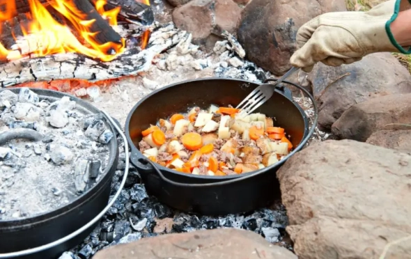 camping Dutch oven