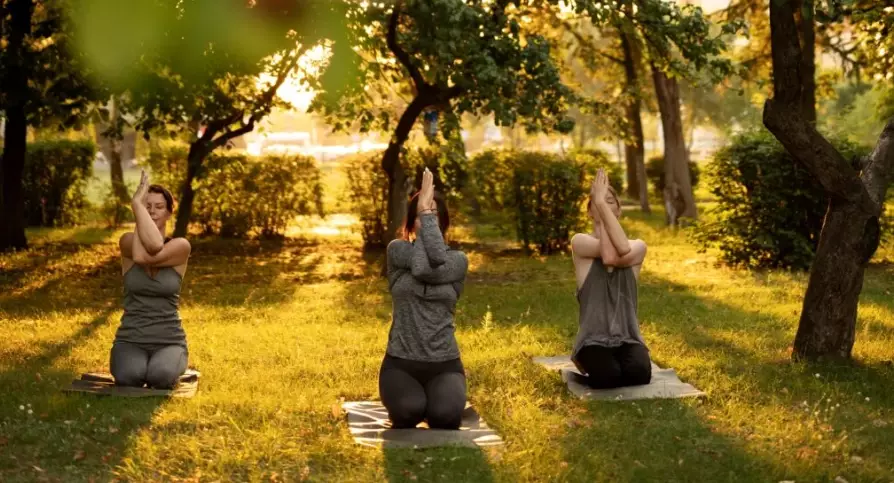 outdoor yoga benefits