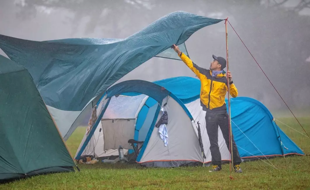 how to stay dry camping